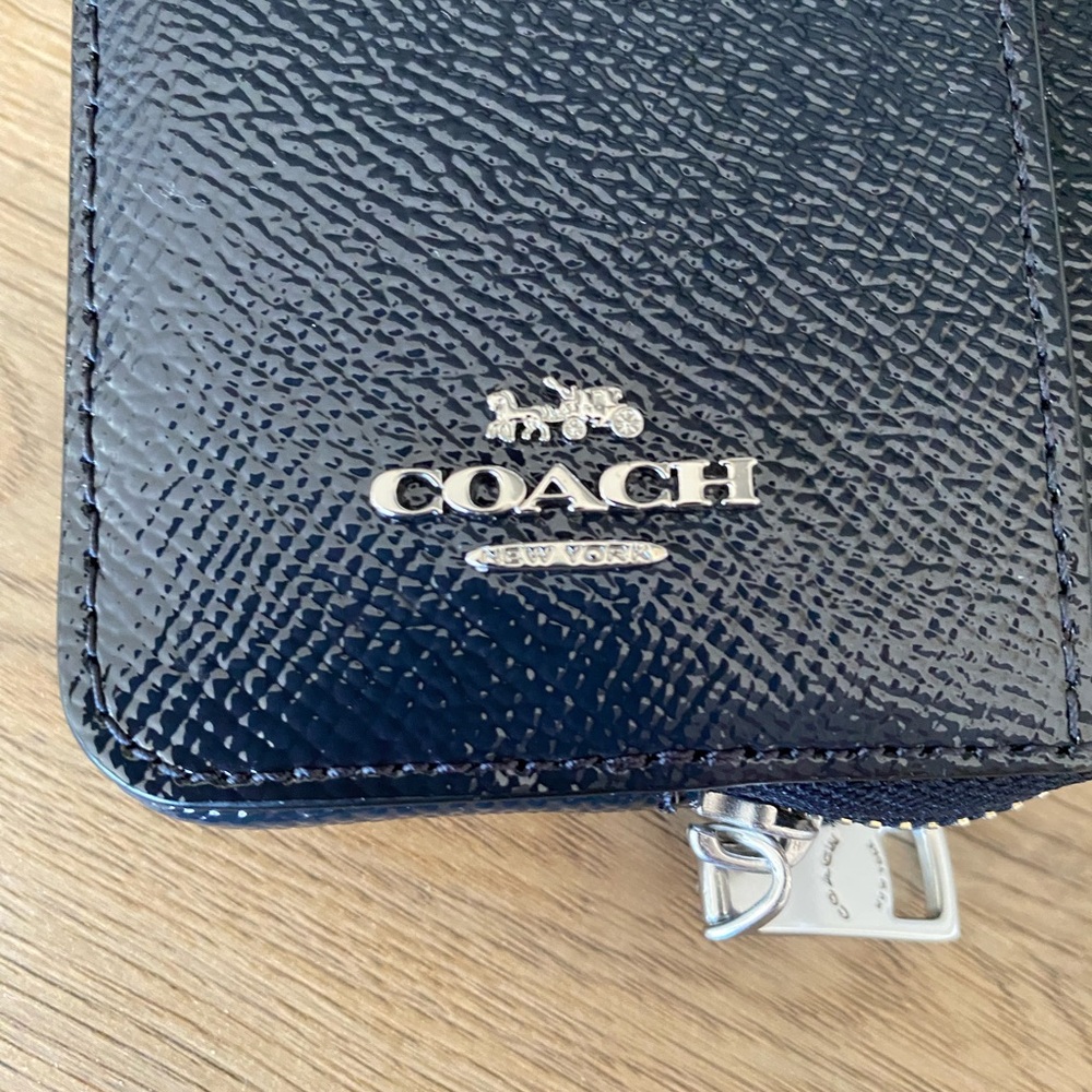 COACH NAVY BLUE PATENT LEATHER ZIP CARD CASE - Picture 5 of 5